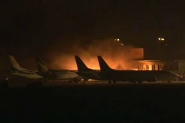 Tấn công đẫm máu tại sân bay Karachi, 13 người chết, 10 tay súng bị tiêu diệt