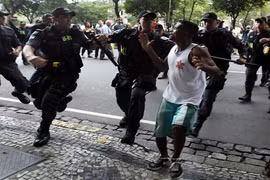 Brazil: Người biểu tình đụng độ dữ dội với cảnh sát