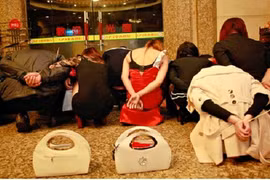 Trung Quốc "trảm" hàng loạt quan chức “thành phố mại dâm”