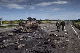 Lính Ukraine bị vây ở Lugansk xin phá vũ khí, đầu hàng dân quân