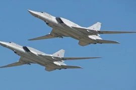 Máy bay ném bom Tu-22M3 Nga “dằn mặt” Mỹ trên biển Đen