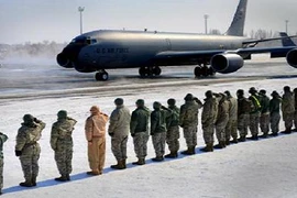Nga "ném" nửa tỷ USD, "hất cẳng" không quân Mỹ ở Kyrgyzstan