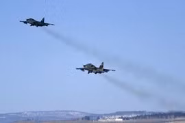 Hai máy bay chiến đấu Su-25 của Ukraine bị bắn hạ ở miền Đông