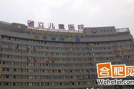 Chấn động vì bệnh viện tắc trách, suýt hỏa táng 2 trẻ em còn sống