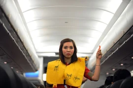 Hành khách tự ý xé áo pháo trên máy bay, bị phạt 4 triệu đồng