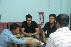 Tiền vệ Anh Khoa nói gì khi Quế Ngọc Hải đến thăm?