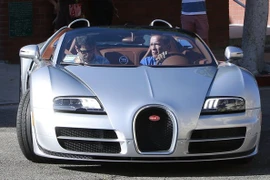 “Kẻ huỷ diệt” Arnold Schwarzenegger vi vu cùng Bugatti Veyron