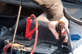Những thủ thuật bảo vệ ắc-quy ô tô, xe máy trong ngày hè 