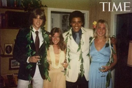 Lộ ảnh Obama tiệc tùng thời trẻ