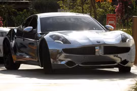 "Bỏng mắt" với "xế" độ mạ Chrome mới của Justin Bieber