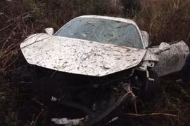 "Ngựa chiến" Ferrari 458 Italia gặp nạn, nát bươm trên đất Mỹ