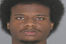 4 lần bị bắt vì "sex" nơi công cộng với... gấu bông