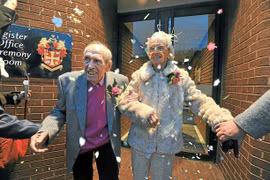 97 tuổi vẫn kết hôn vì tình yêu sét đánh