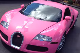 Sơn hồng siêu xe để tuyên truyền cho bệnh ung thư vú