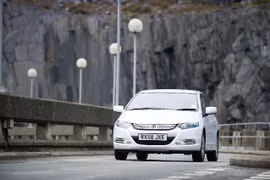 Lép vế với Toyota Prius, Honda Insight sắp bị “trảm”?