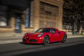 Mãn nhãn với vẻ đẹp của Alfa Romeo 4C 2015