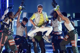 Mạnh tay chi hơn 2 tỷ dồng để có gương mặt giống thần tượng