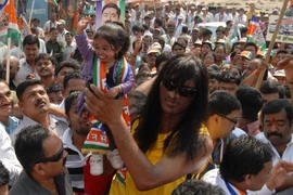 Người phụ nữ nhỏ nhất thế giới trở thành... chính trị gia