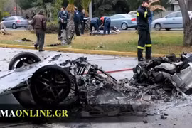 Ferrari F430 cháy thành tro sau tai nạn kinh hoàng