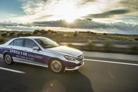 Mercedes E-Class đi từ châu Phi đến Anh chỉ mất một bình nhiên liệu 