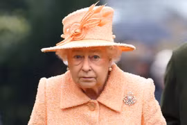 Tài sản của nữ hoàng Elizabeth xuống mức thấp kỉ lục