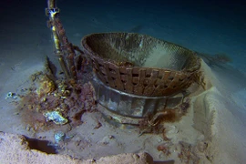 Vớt được động cơ tên lửa thám hiểm mặt trăng dưới đáy biển