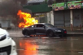 Lamborghini Murcielago nát bươm, Audi R8 cháy rụi 