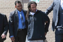 Cựu cảnh sát bắn vợ 10 phát vì ngoại tình 