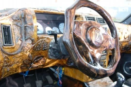 Tuyệt đỉnh nội thất ô tô bằng gỗ nguyên khối