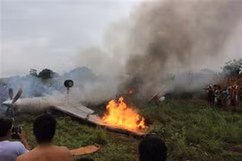 Máy bay bốc cháy, 8 hành khách thiệt mạng