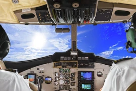 Máy bay Nga tiếp tục bị tấn công bằng tia laser