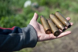 Quân đội Ukraine bị cáo buộc sử dụng đạn cấm trong giao chiến ở miền đông