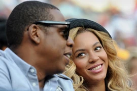 Beyonce "bí mật" sinh bé gái