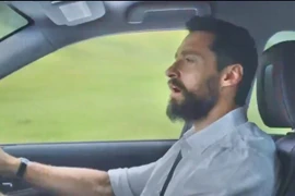 Người sói Wolverine trổ tài ca hát khi quảng cáo cho Toyota Crown