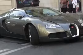Samuel Eto'o "lượn" Bugatti Veyron "đốt tiền" ở Paris