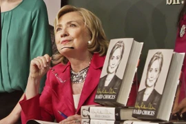 Bà Hillary Clinton chỉ trích việc chia bè phái trong chính quyền Mỹ