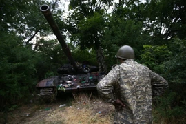 Quân đội Ukraine tiếp tục nã pháo vào Lugansk bất chấp lệnh ngừng bắn 