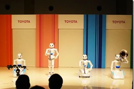 Dàn nhạc robot đặc biệt nhất trên thế giới của Toyota