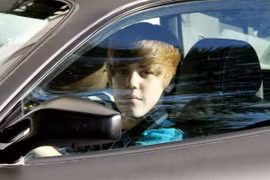 Justin Bieber bị cảnh sát "sờ gáy" vì chạy xe quá tốc độ