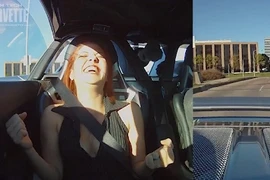 Người đẹp phấn khích cực độ với Porsche Carrera GT