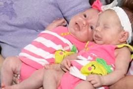 Mẹ mang thai, sinh con hộ con gái