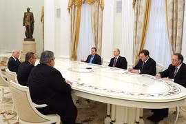 Tổng thống Putin thảo luận với hoàng tử Bahrain về vấn đề Trung Đông