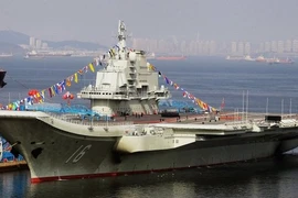 Bộ trưởng quốc phòng Mỹ tham quan tàu sân bay của Trung Quốc 