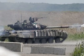  Nga đưa xe tăng tấn công đồn bốt ở miền đông Ukraine?