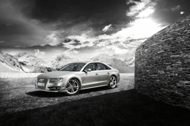 Đẹp long lanh Audi S8