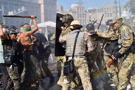 Đụng độ ác liệt giữa cảnh sát và người biểu tình ở Kiev
