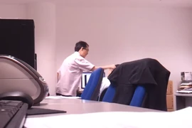 Phẫn nộ cảnh thực tập sinh bị tát liên hồi vì... quá nhút nhát