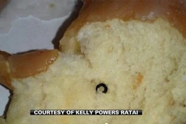 Bé 6 tuổi ăn phải kim loại trong bánh ngọt mua từ siêu thị