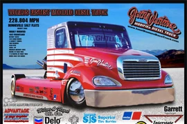 "Siêu" xe tải khổng lồ chạy với tốc độ cực choáng: 350 km/giờ