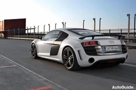 Màn drift cực độc của R8 dành tặng fan hâm mộ của Audi